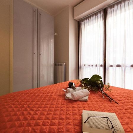 Modern Lakefront 2-Bedroom Apartment Acquaseria Exterior photo